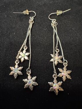 NWOT Silver Snowflake Drop Earrings with Iridescent AB Gem Crystals